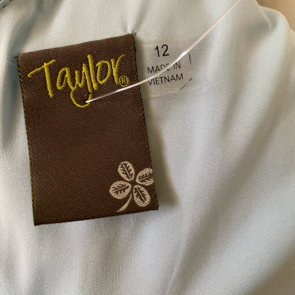Taylor Dress - Picture 2 of 9